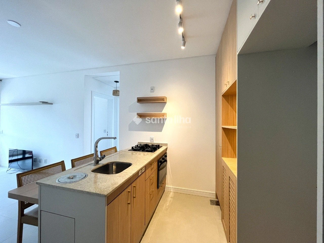 Balcony with a grill in a 2-bedroom apartment, 59 m² — photo 12