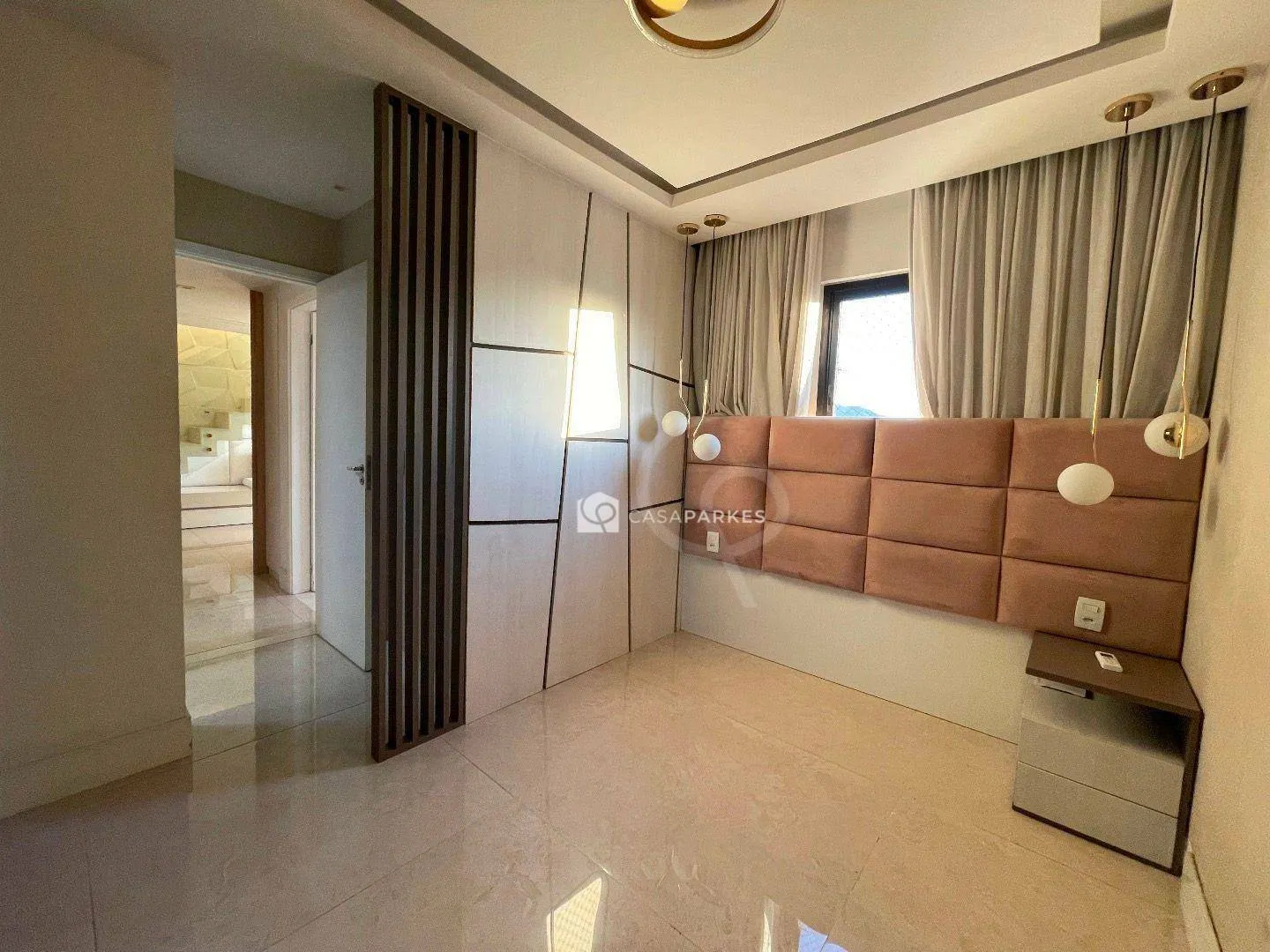 Balcony with a grill in a 3-bedroom apartment, 120 m² — photo 6