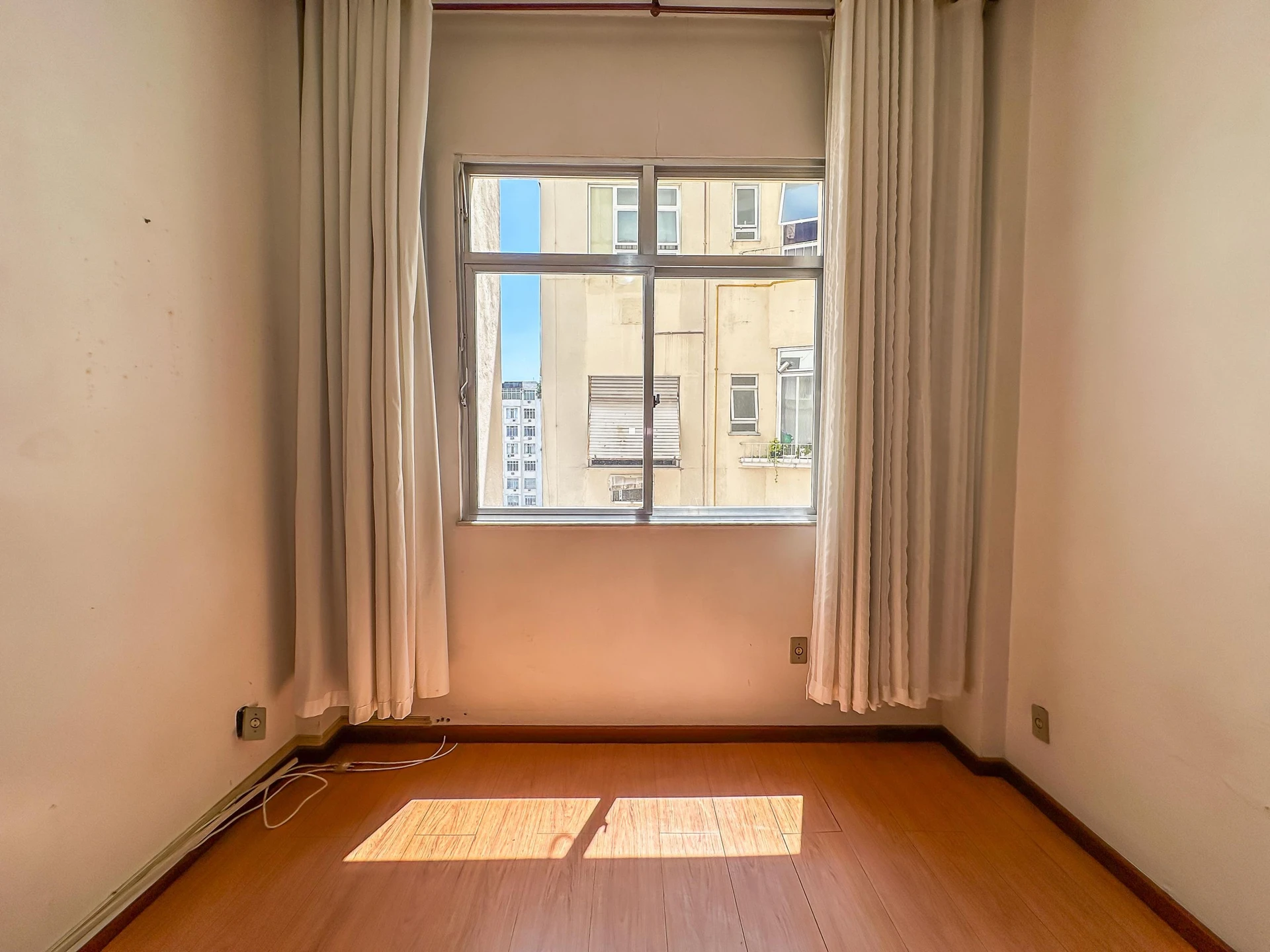 140 m² apartment with a jacuzzi and a bathtub — photo 63