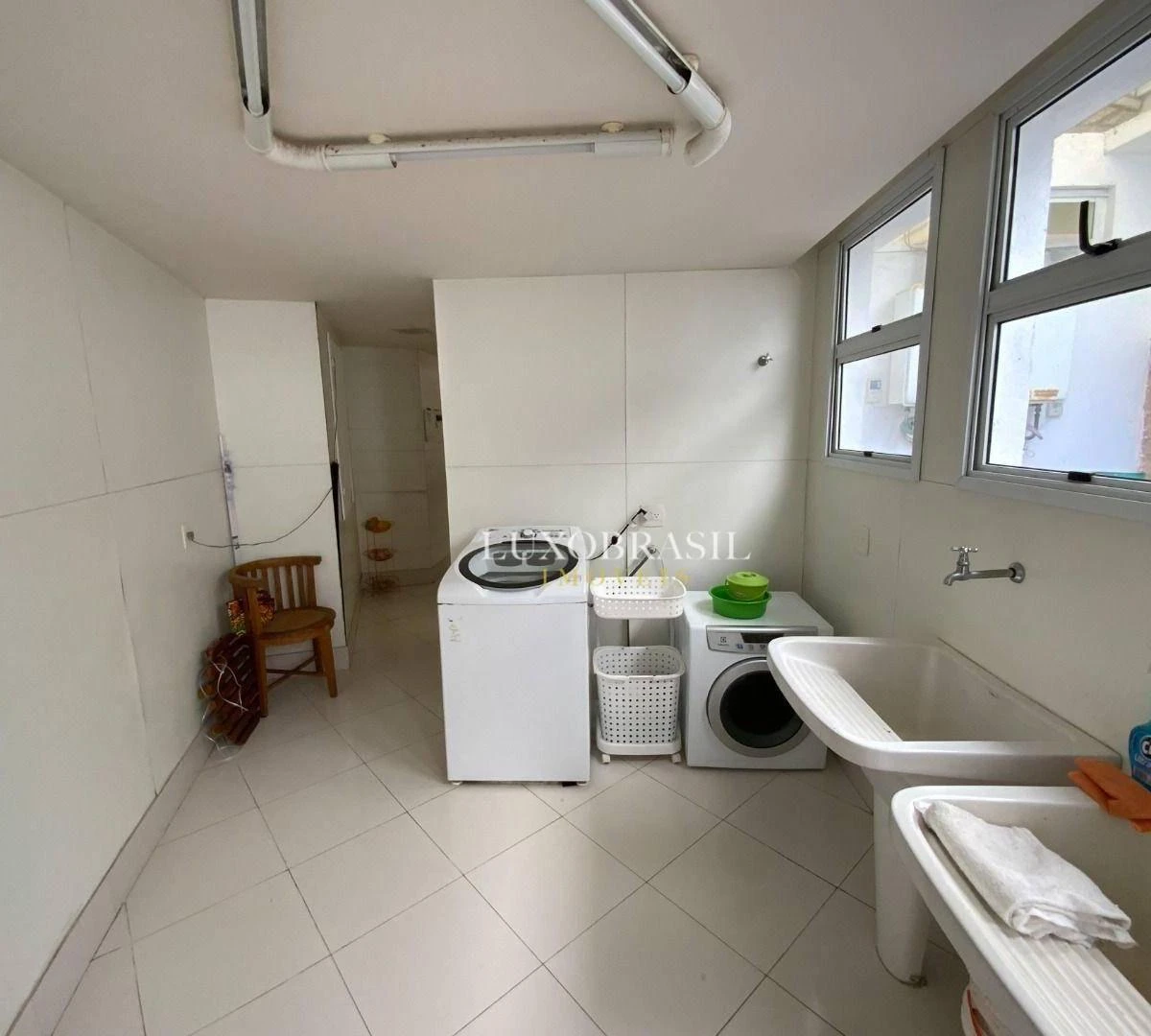 Apartment with 4 suites and access to shared pool — photo 29