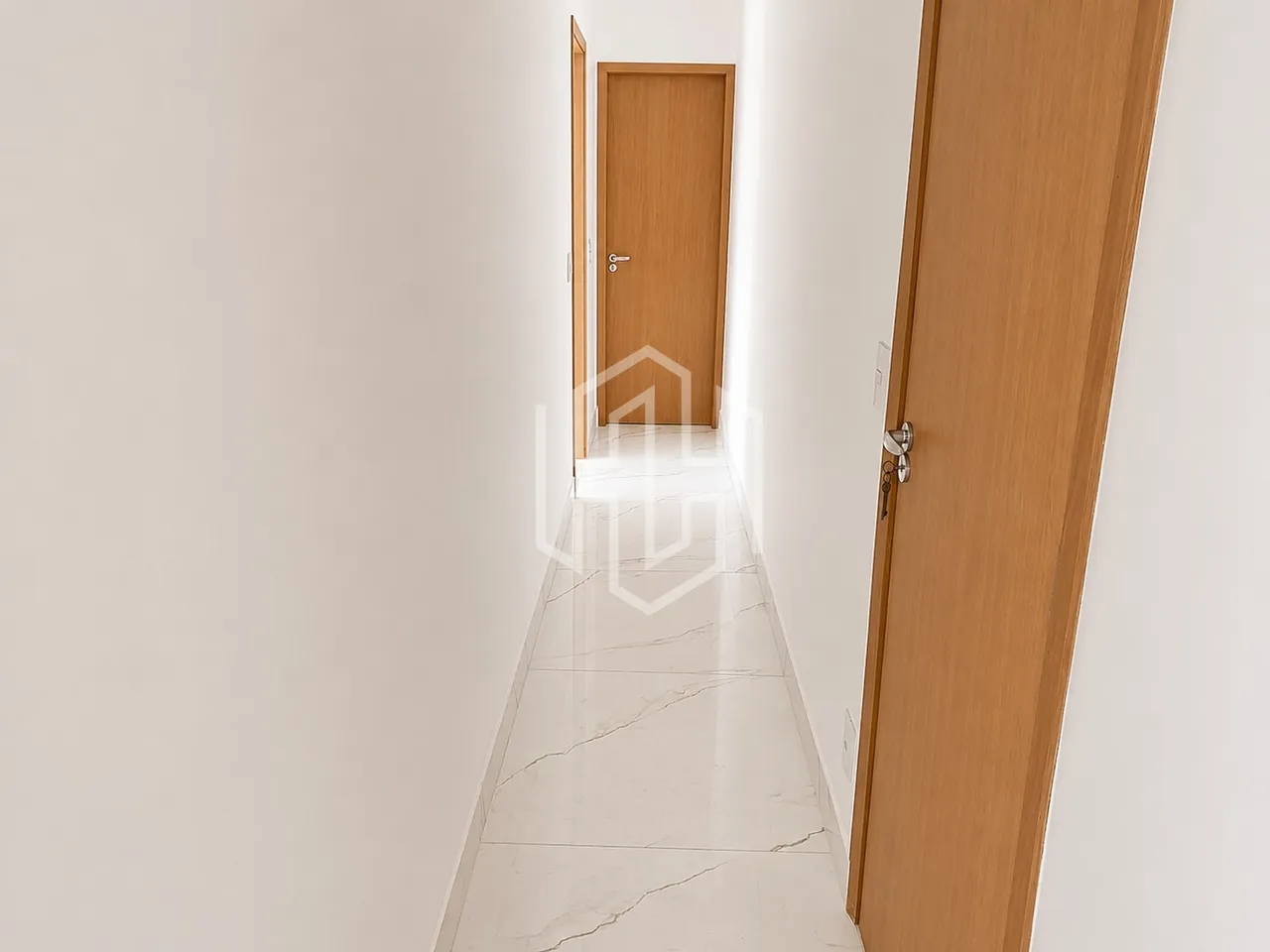 Penthouse with 3 suites and water-facing windows — photo 17