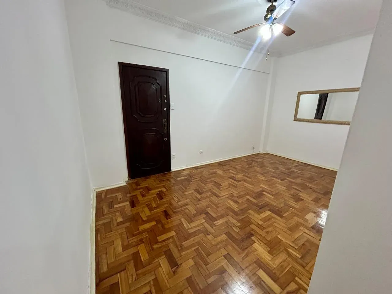 Wood or laminate floors in a 2-bedroom apartment, 59 m² — photo 6