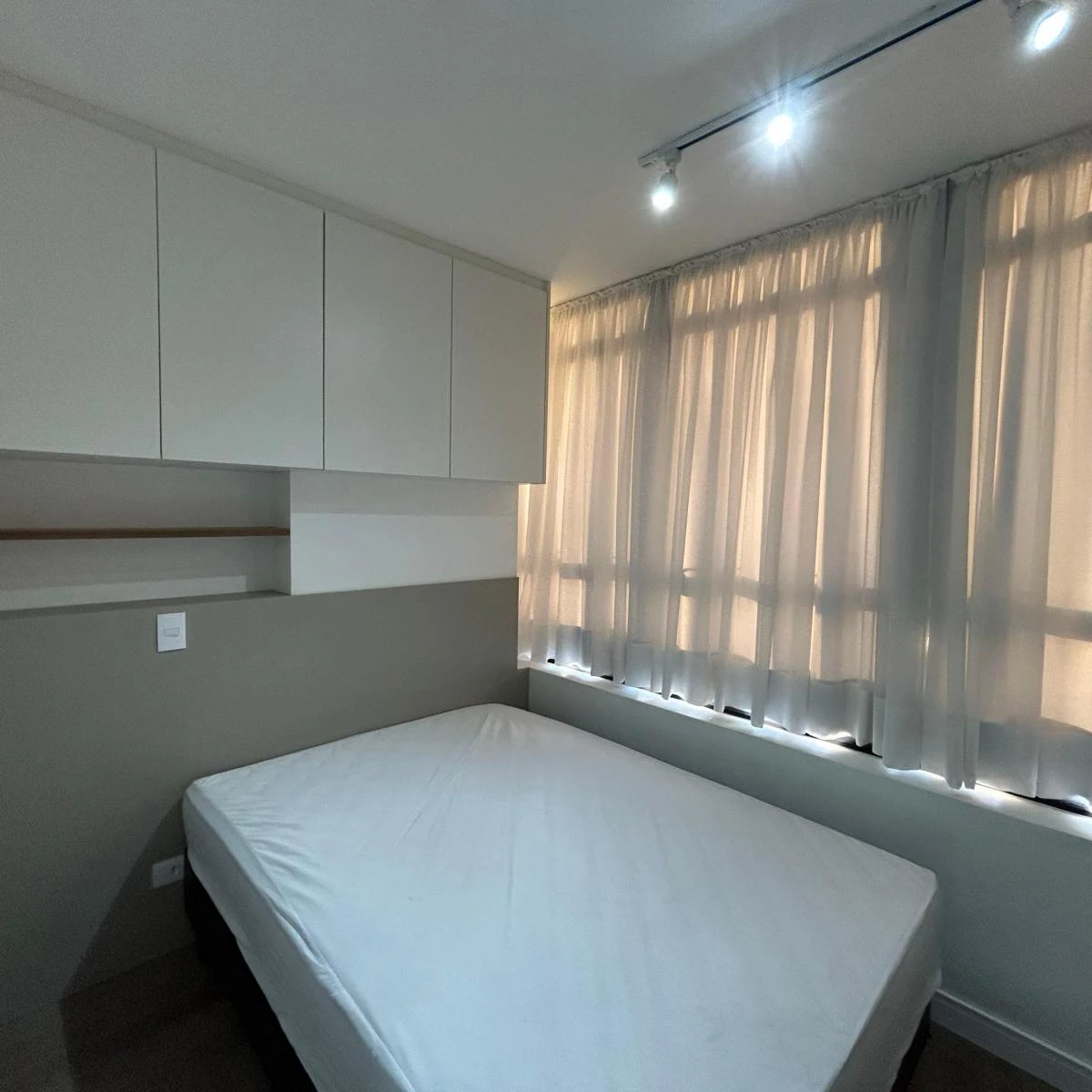 Floor-to-ceiling windows in a one-bedroom apartment, 45 m² — photo 13