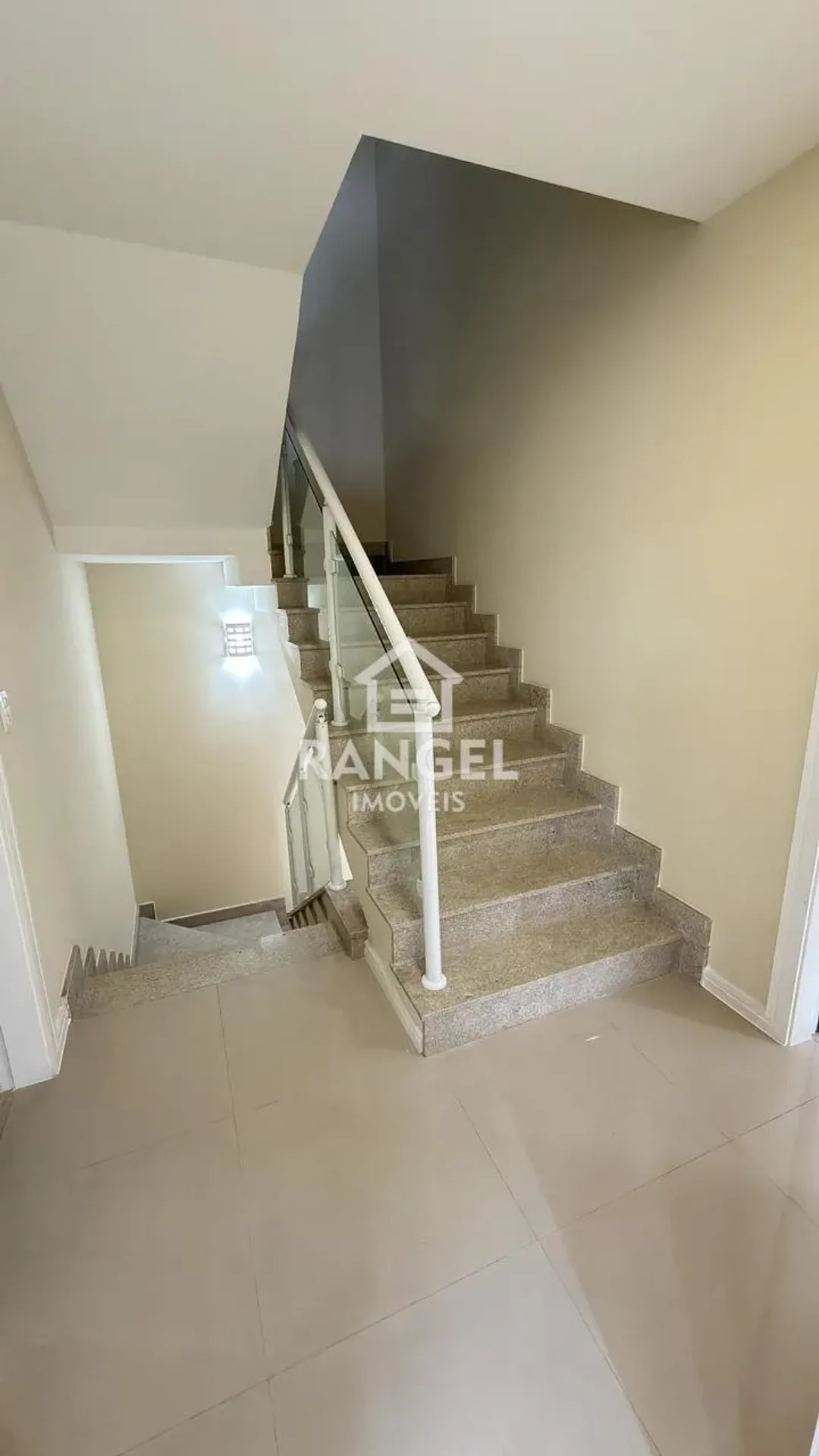House, 412 m², with a private pool — photo 33