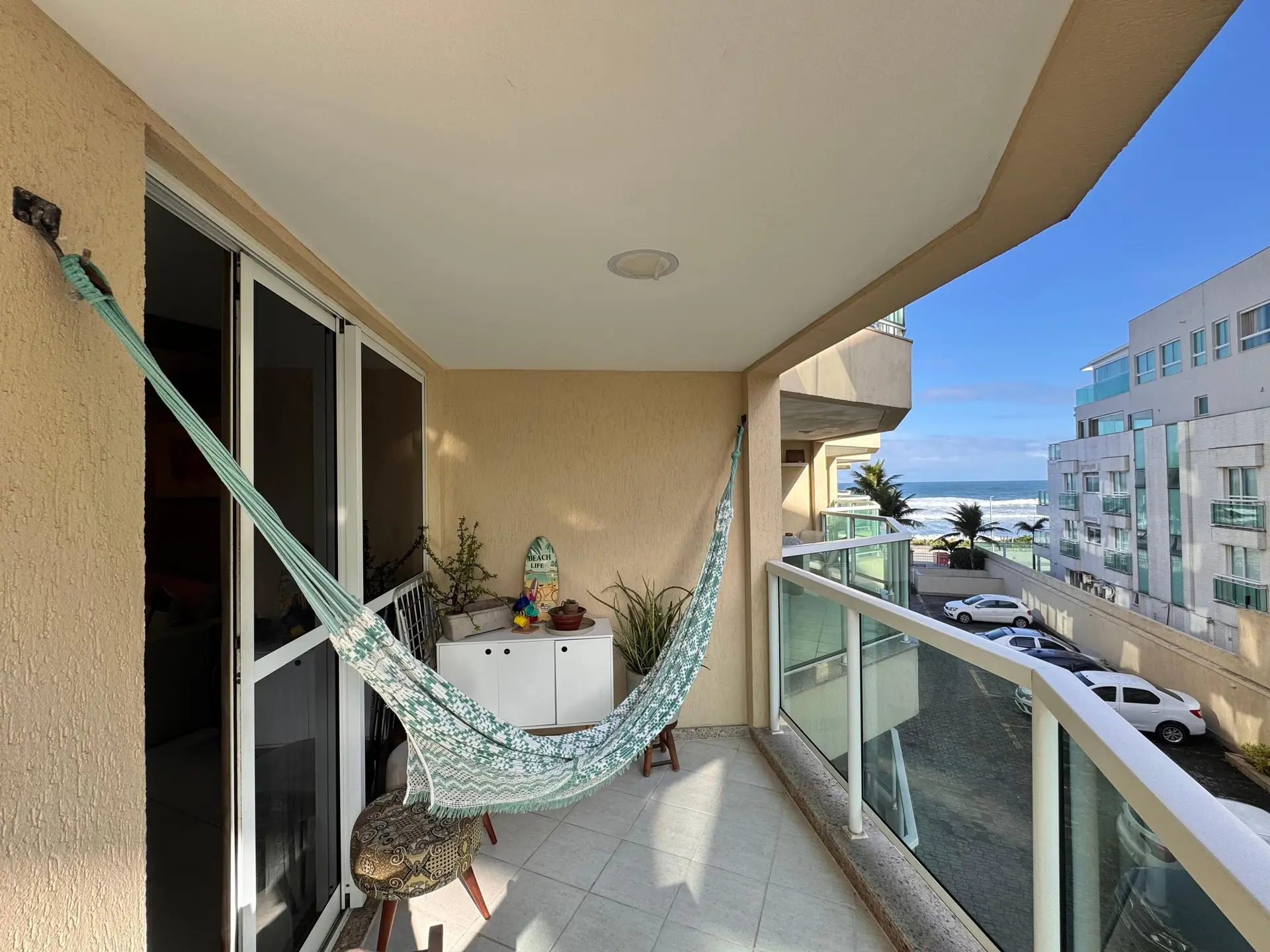 Furnished 1-bedroom apartment with a glass balcony — photo 21