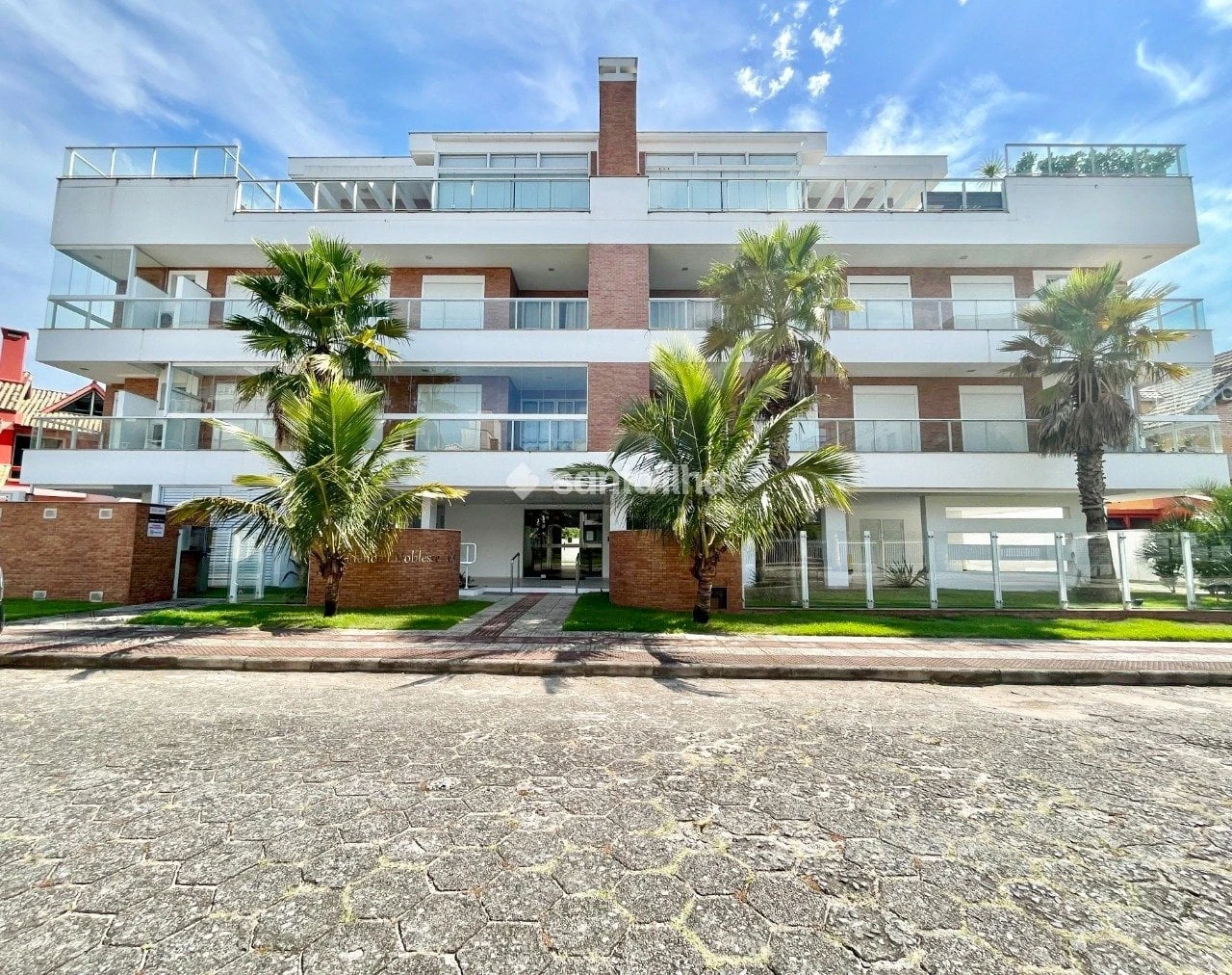 Balcony with a grill in a 2-bedroom apartment, 73 m² — photo 12