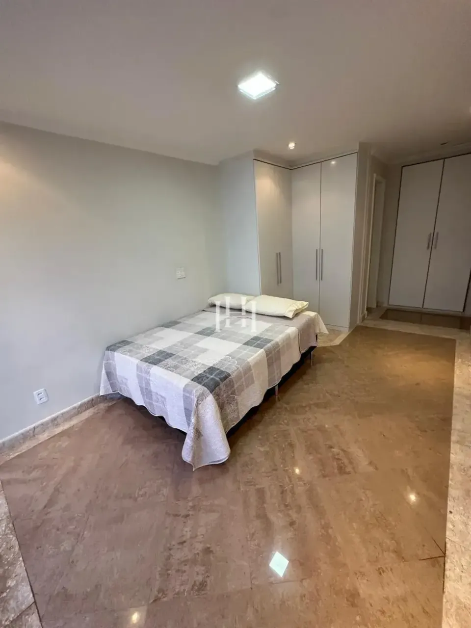 Apartamento com 5 quartos e 5 banheiros, varanda — photo 13