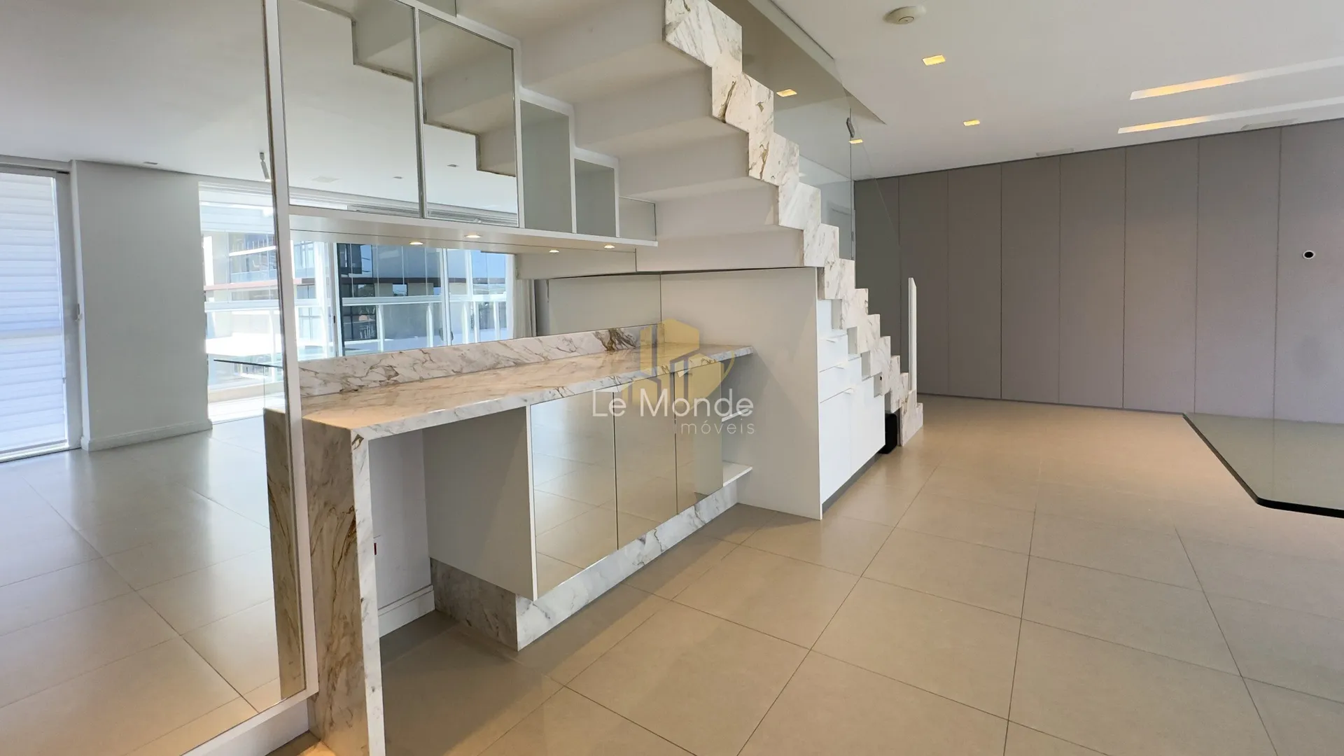 Duplex apartment with 3 bedrooms and 156 m² — photo 30