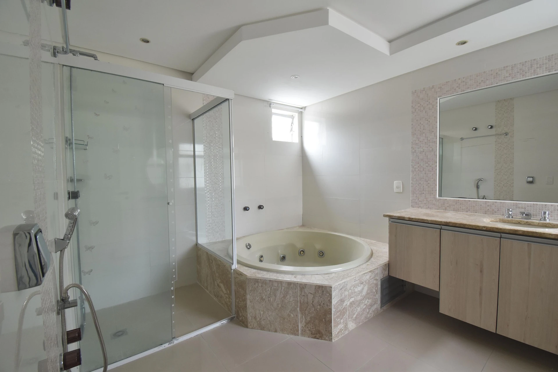 4-bedroom apartment with a jacuzzi — photo 9