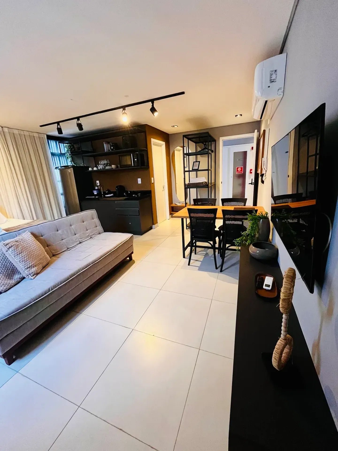 Floor-to-ceiling windows in a one-bedroom apartment, 30 m² — photo 9