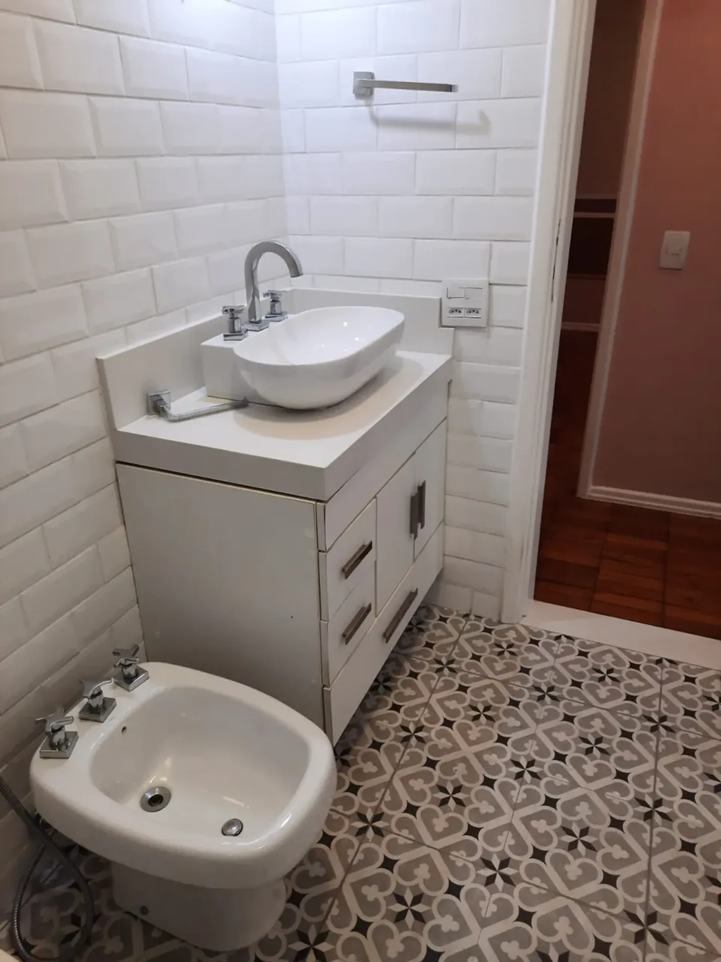 Квартира на 2-му поверсі з дерев'яною підлогою або ламінатом — photo 20