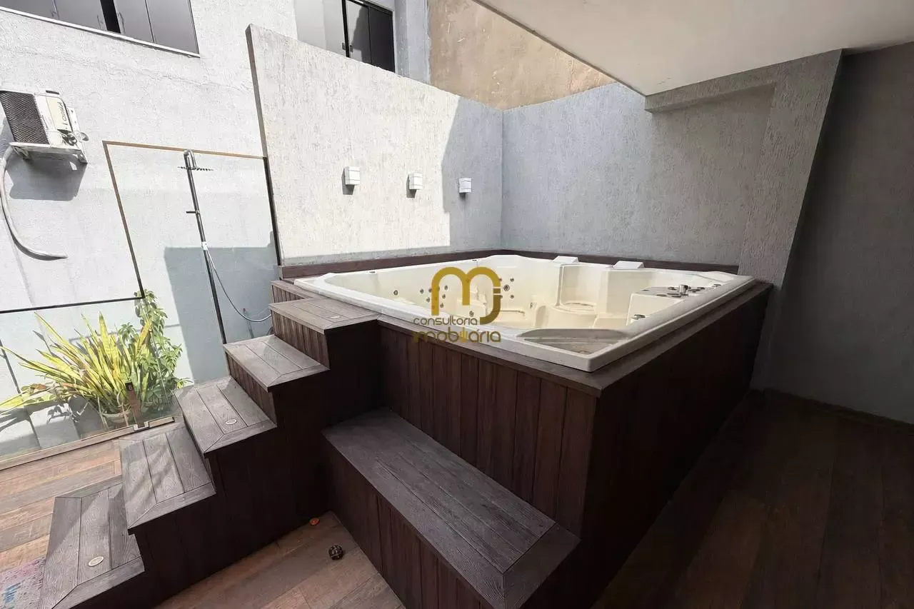 Furnished house, 300 m², with a glass-enclosed balcony — photo 8