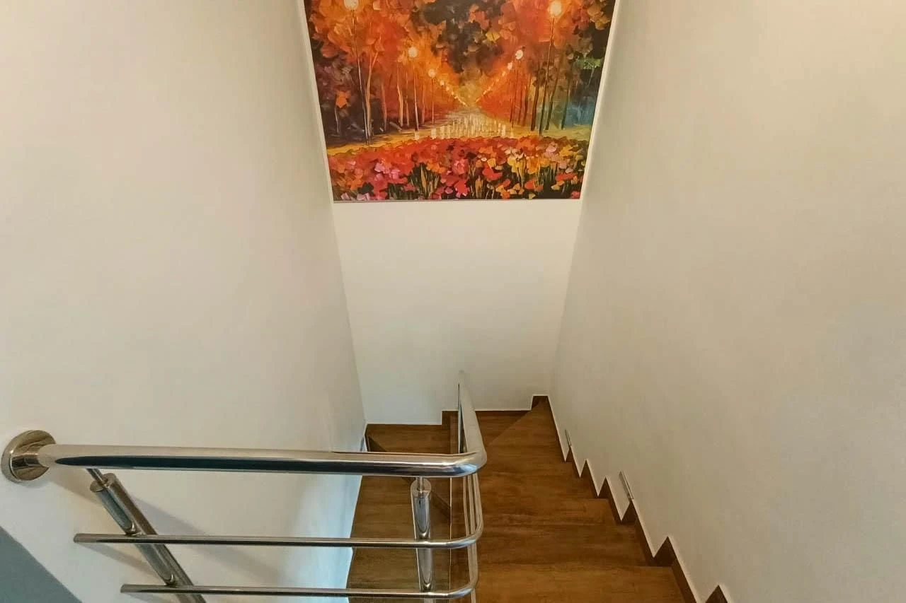 Home office in a 2-bedroom house, 280 m² — photo 41