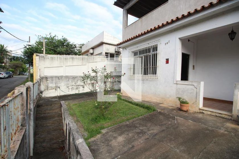 Furnished house with 3 bedrooms and mountain-city view — photo 3