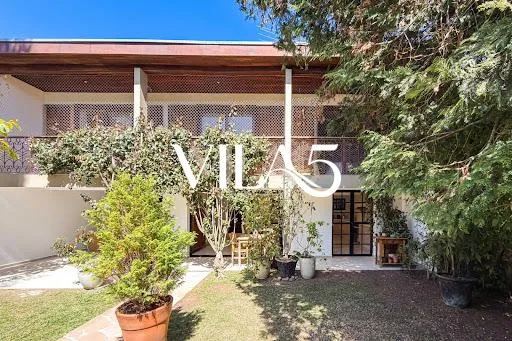 3-bedroom house with a bathtub in Curitiba — photo 55