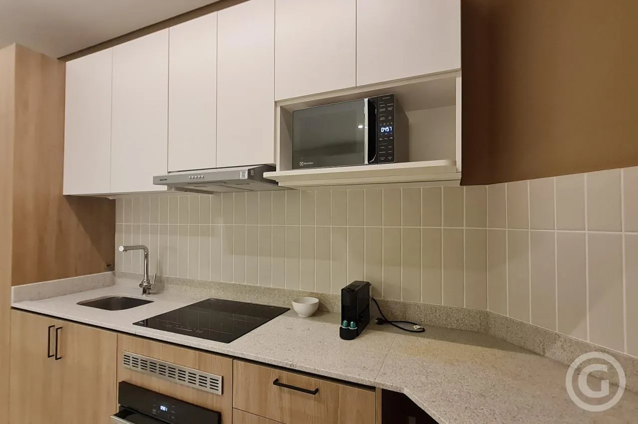 Furnished apartment with 1 en-suite bedroom and 2 baths — photo 13