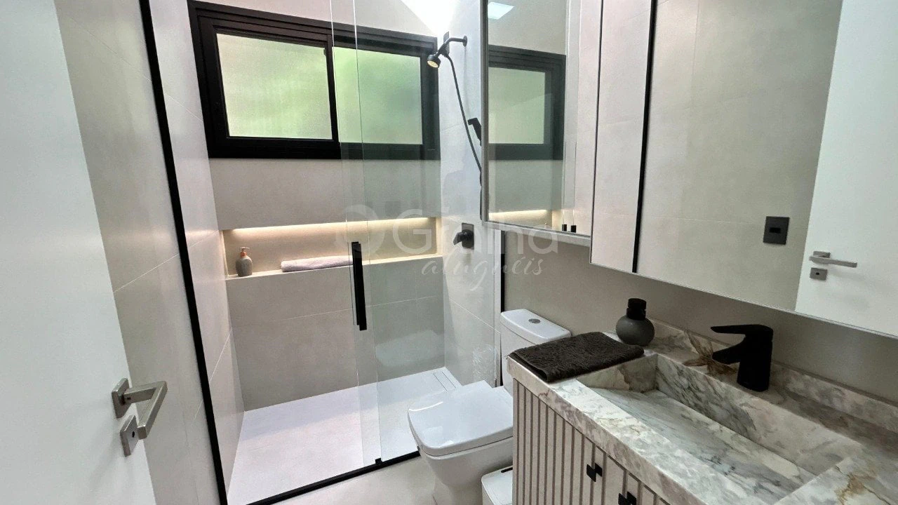 Furnished house, 158 m², with floor-to-ceiling windows — photo 22