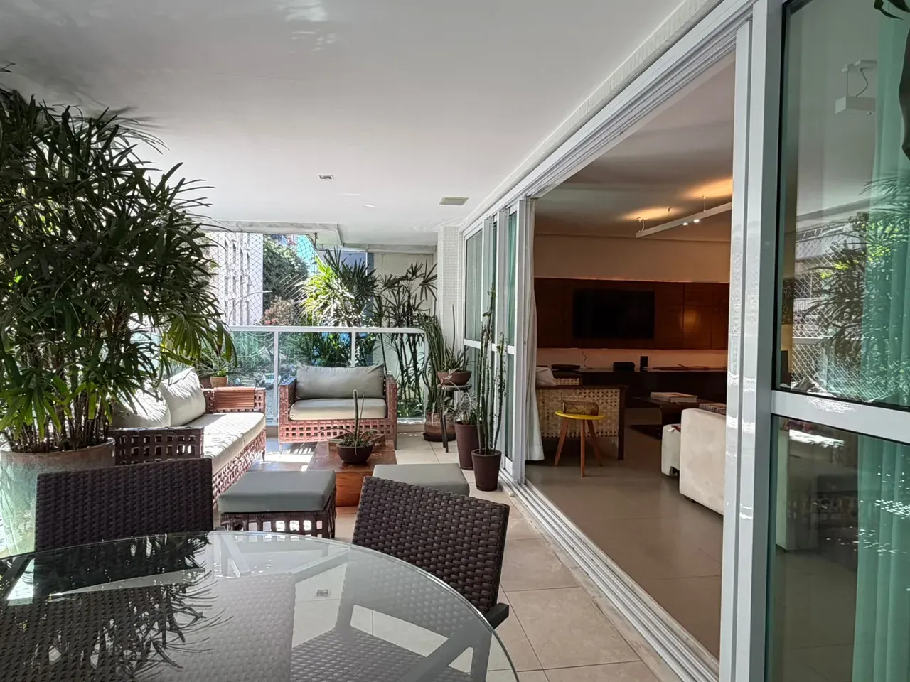 Apartamento com 3 quartos, 3 banheiros e varanda fechada — photo 28