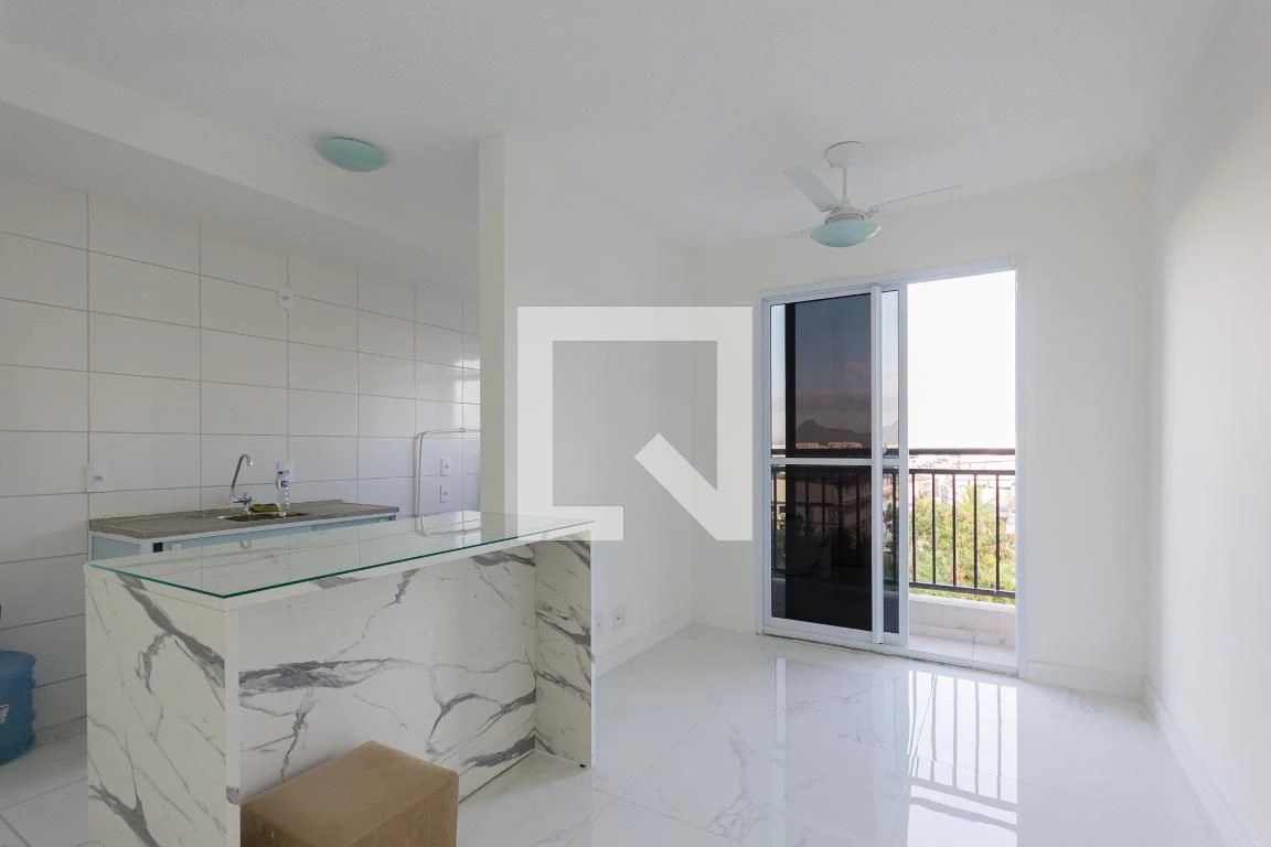 2-bedroom apartment with open-plan kitchen and living room — photo 2