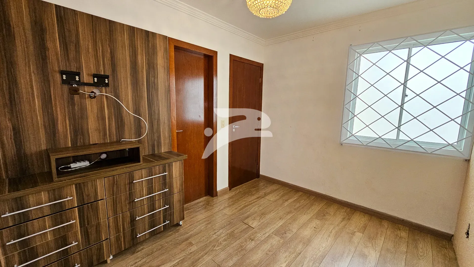 Квартира на першому поверсі з 2 спальнями та закритою кухнею — photo 11