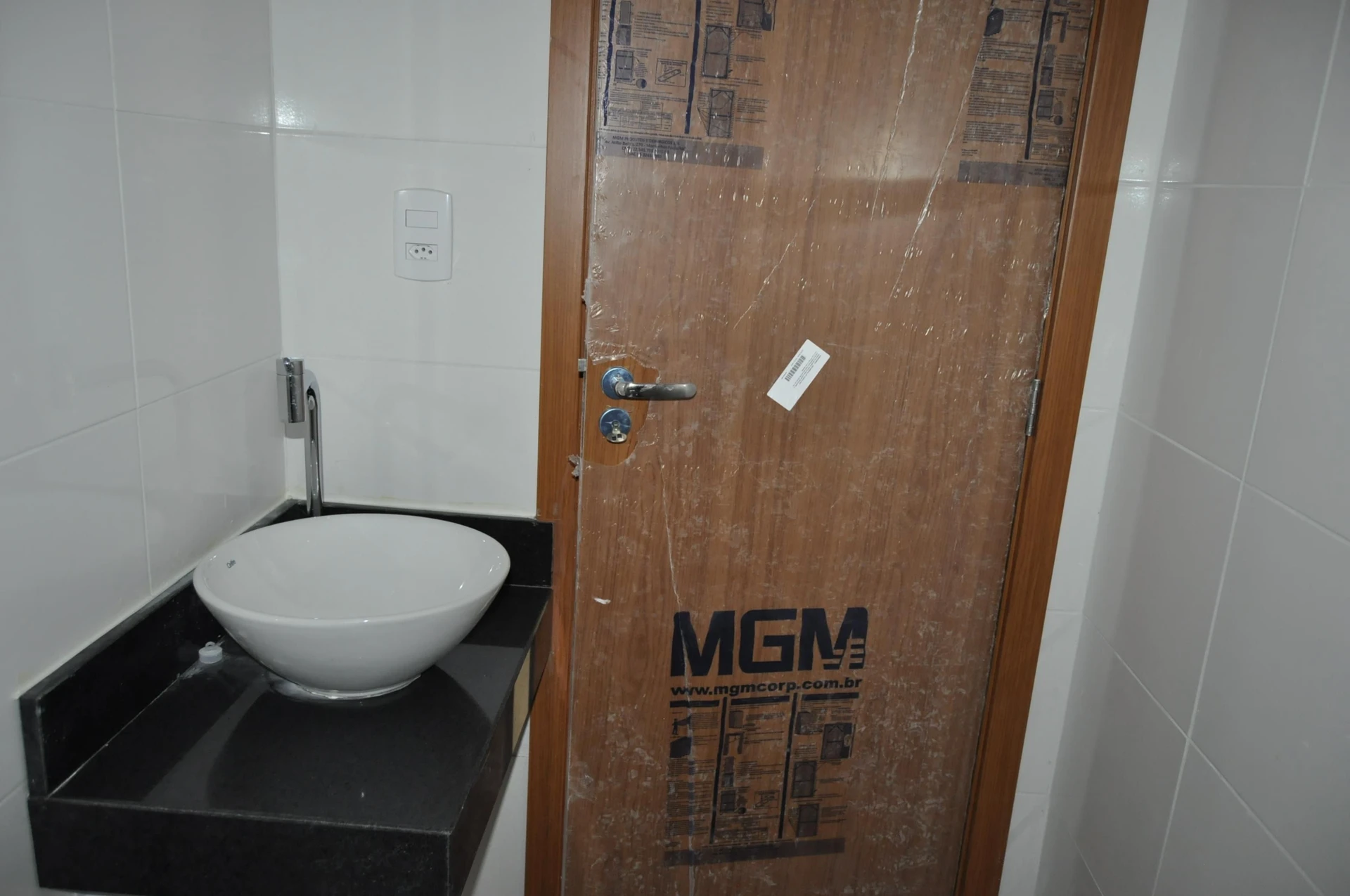 2-bedroom apartment in a building with a pool — photo 24
