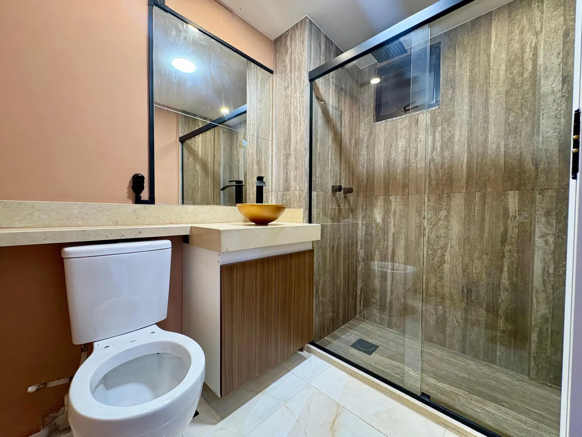 2-bedroom apartment in a building with a gym — photo 13
