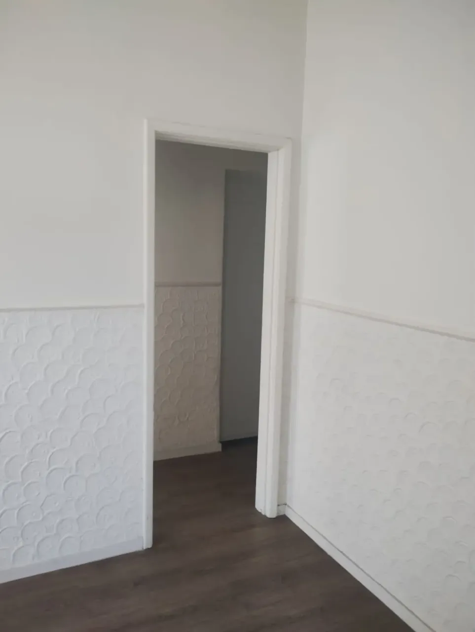 Unfurnished apartment with 2 bedrooms and a separate kitchen — photo 13