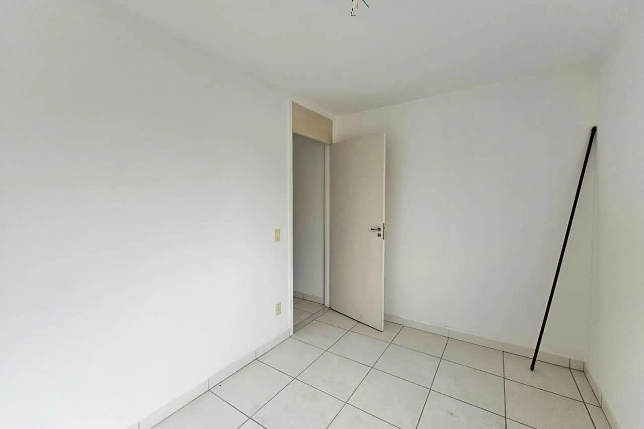 2-bedroom apartment in a building with a gym — photo 31