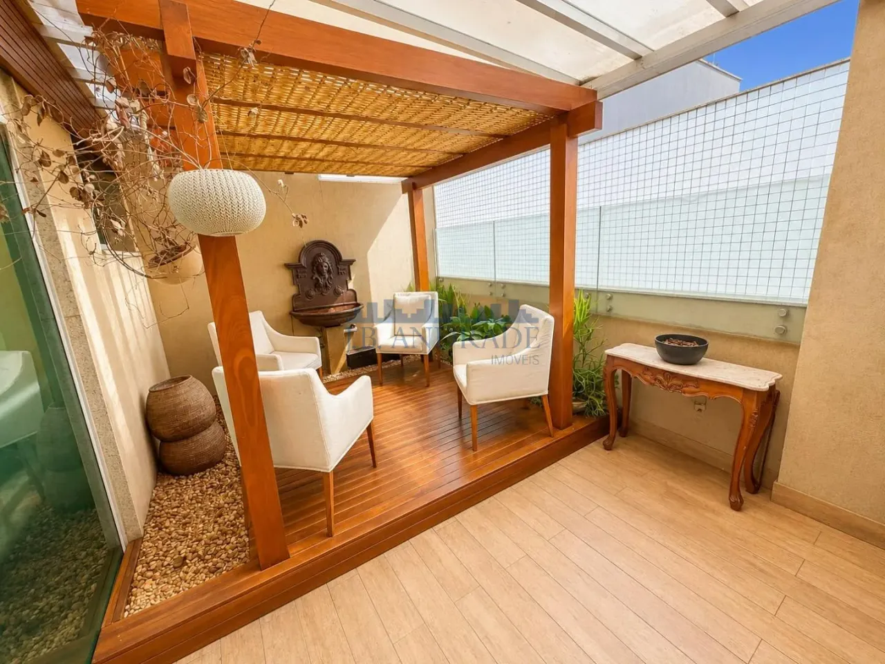 Furnished apartment with 4 bedrooms, 3 bathrooms and a balcony — photo 9