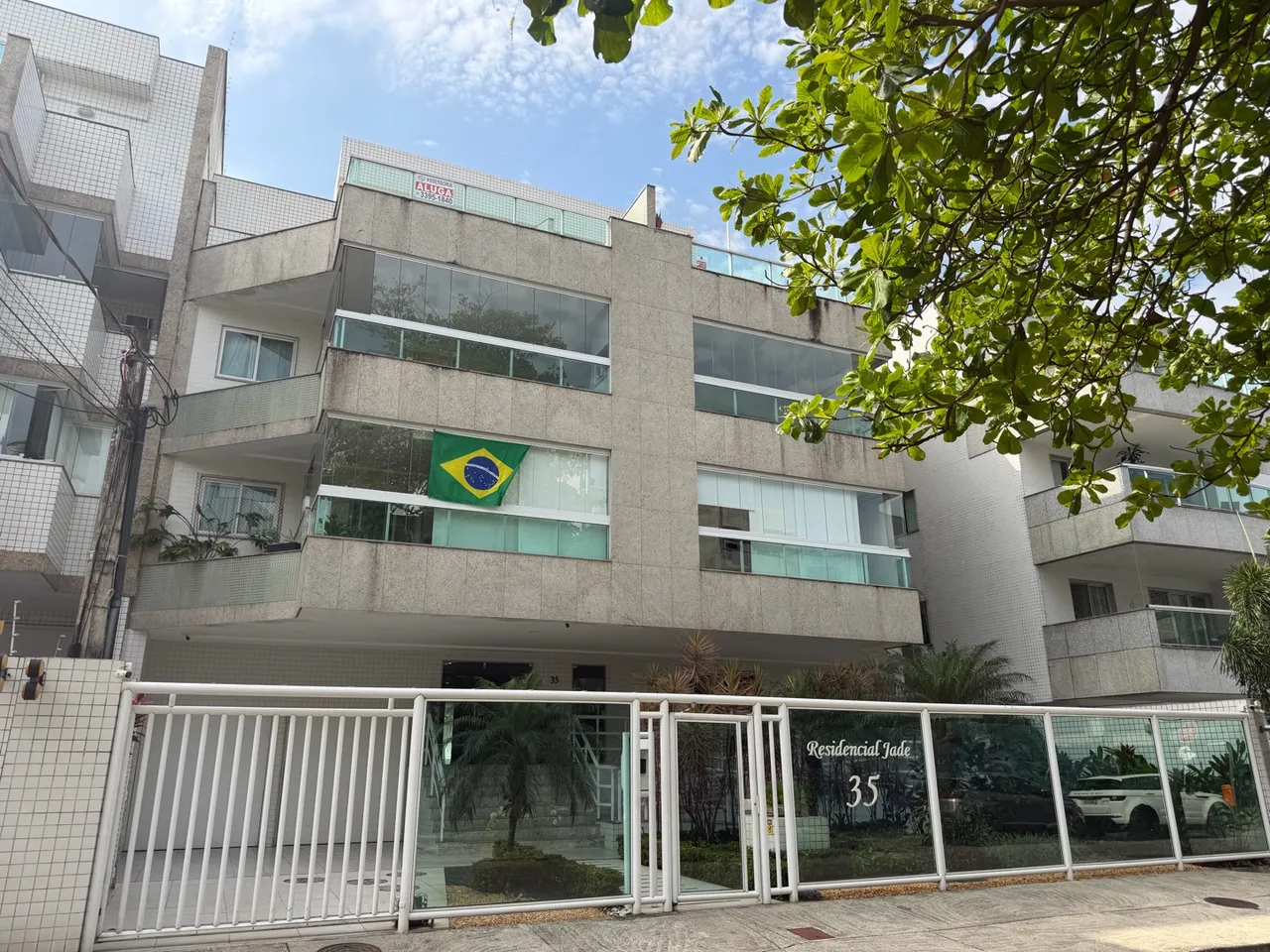 5-bedroom apartment in a building with a pool — photo 10