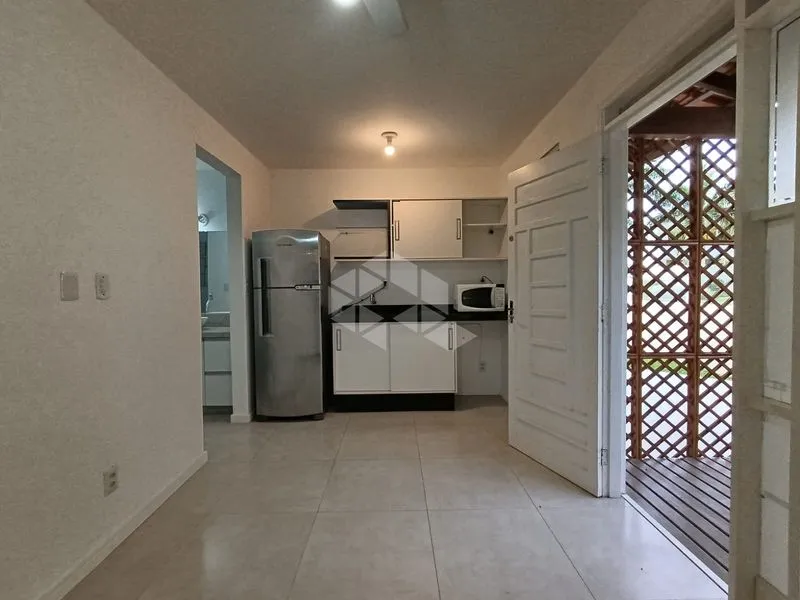 Furnished 1-bedroom house with open-plan kitchen — photo 3