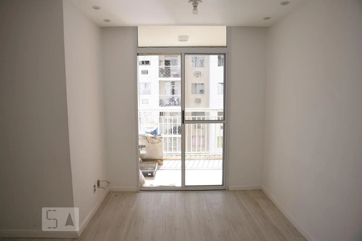 Wood or laminate floors in a 2-bedroom apartment, 48 m² — photo 4