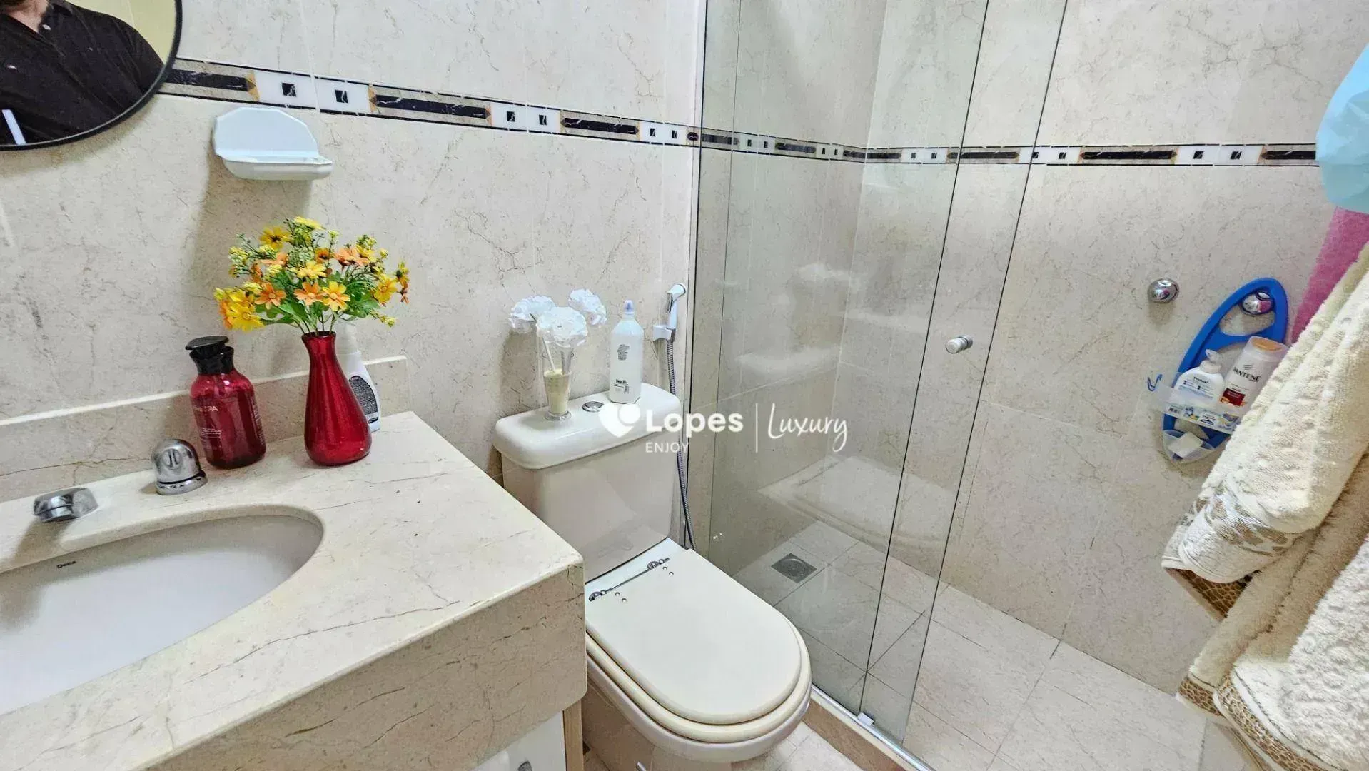 Furnished house with 6 en-suite suites and a private pool — photo 27