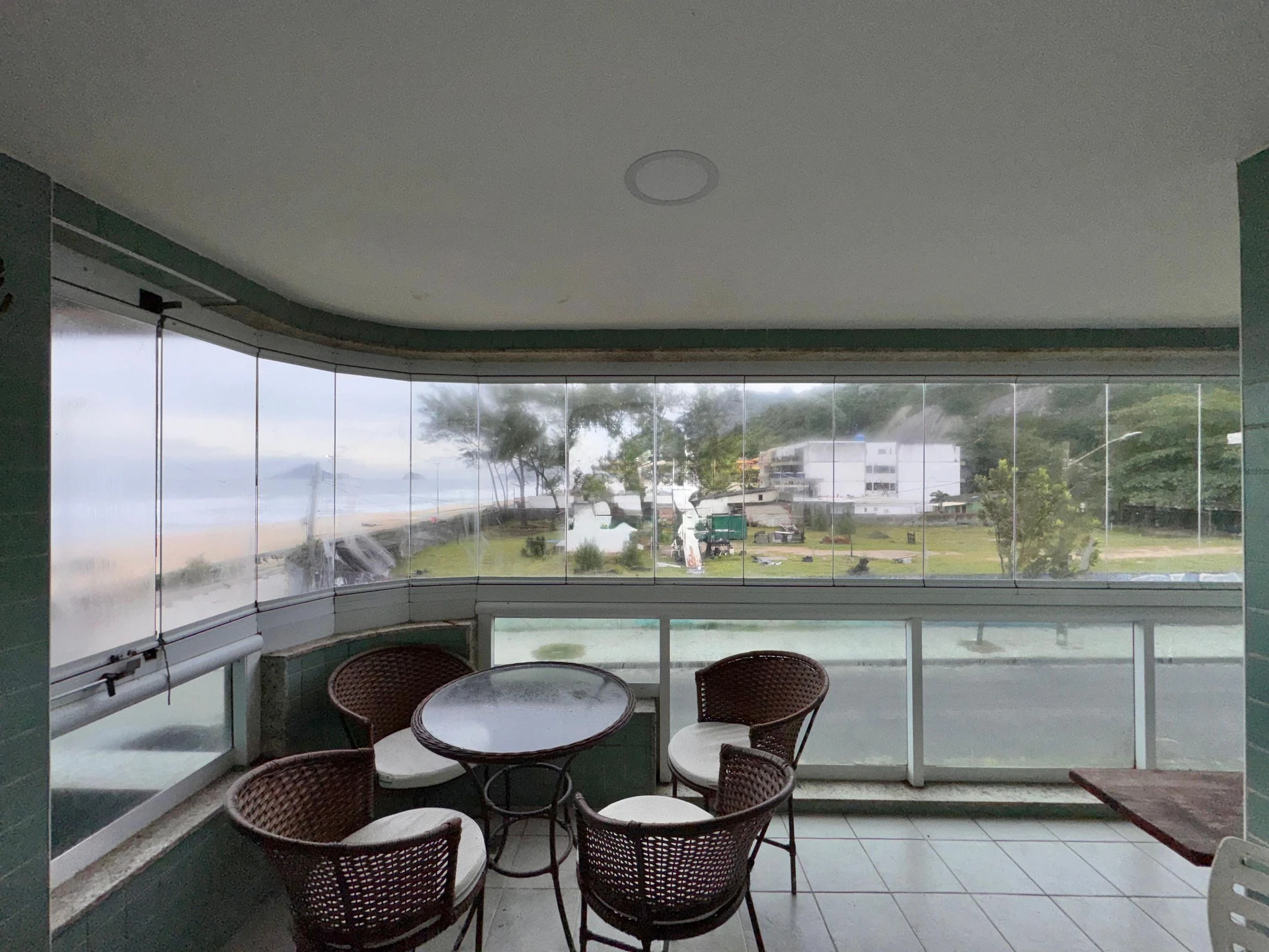 2-bedroom apartment with 2 parking spots and enclosed balcony — photo 9