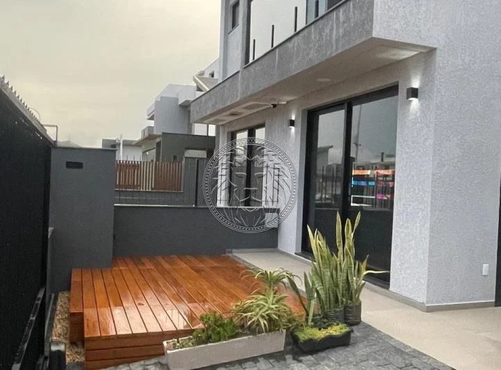 Casa com 3 suítes e cozinha fechada com fogão a gás — photo 3