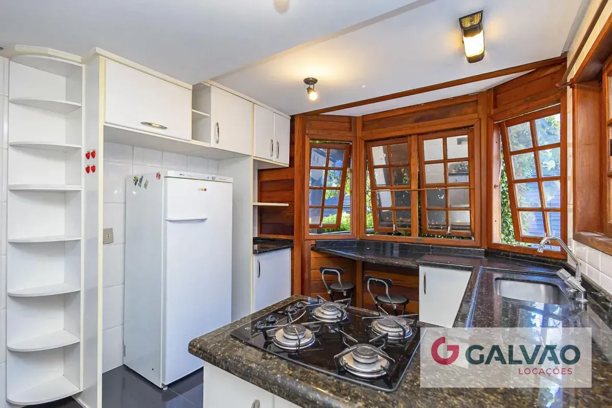 Casa sin amueblar con 3 dormitorios, cocina cerrada y balcón — photo 15