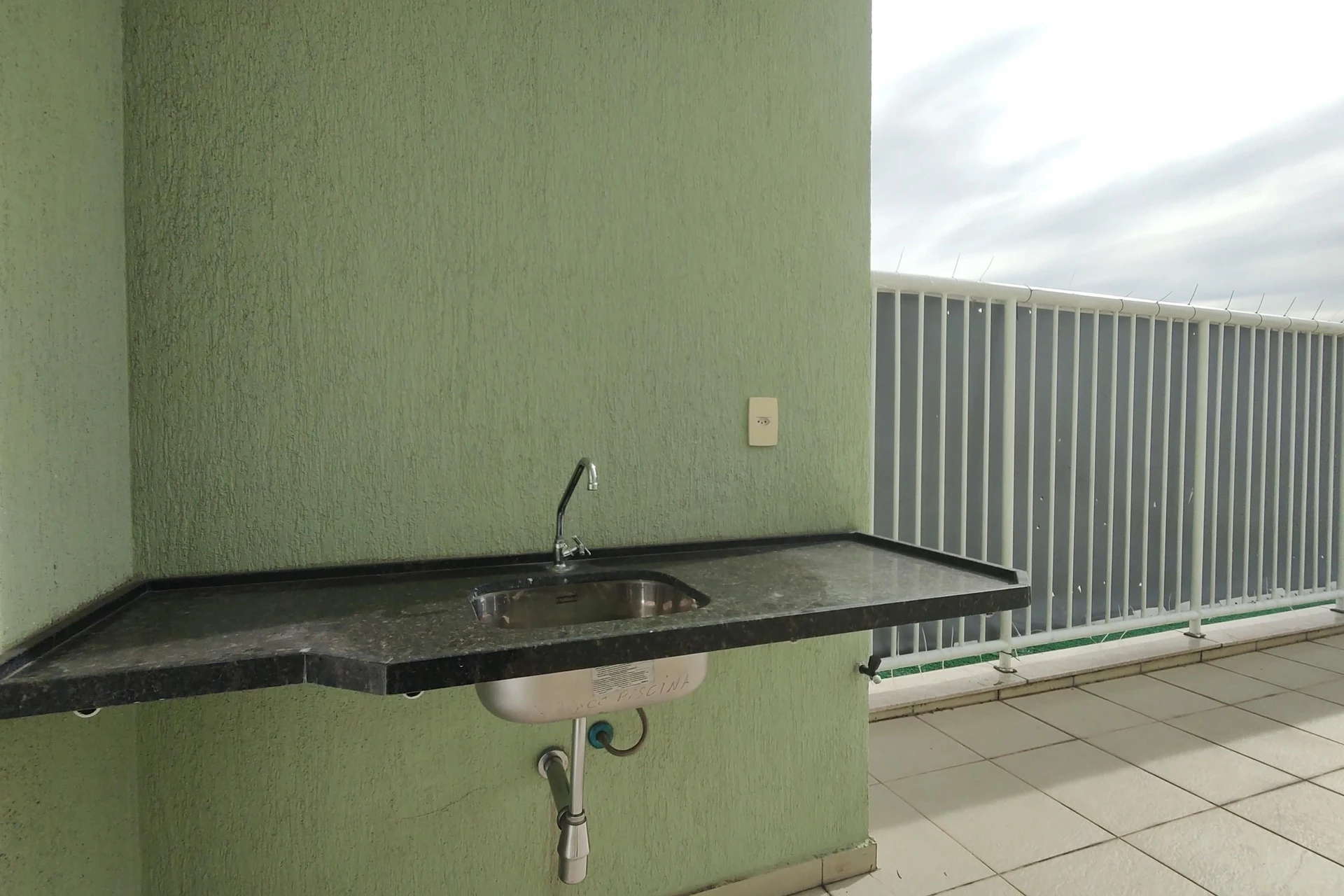 Apartamento sem mobília com 2 quartos e varanda — photo 16