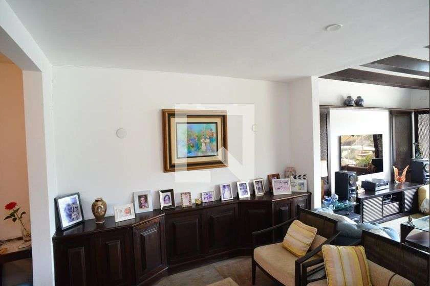 3-bedroom apartment with a home office