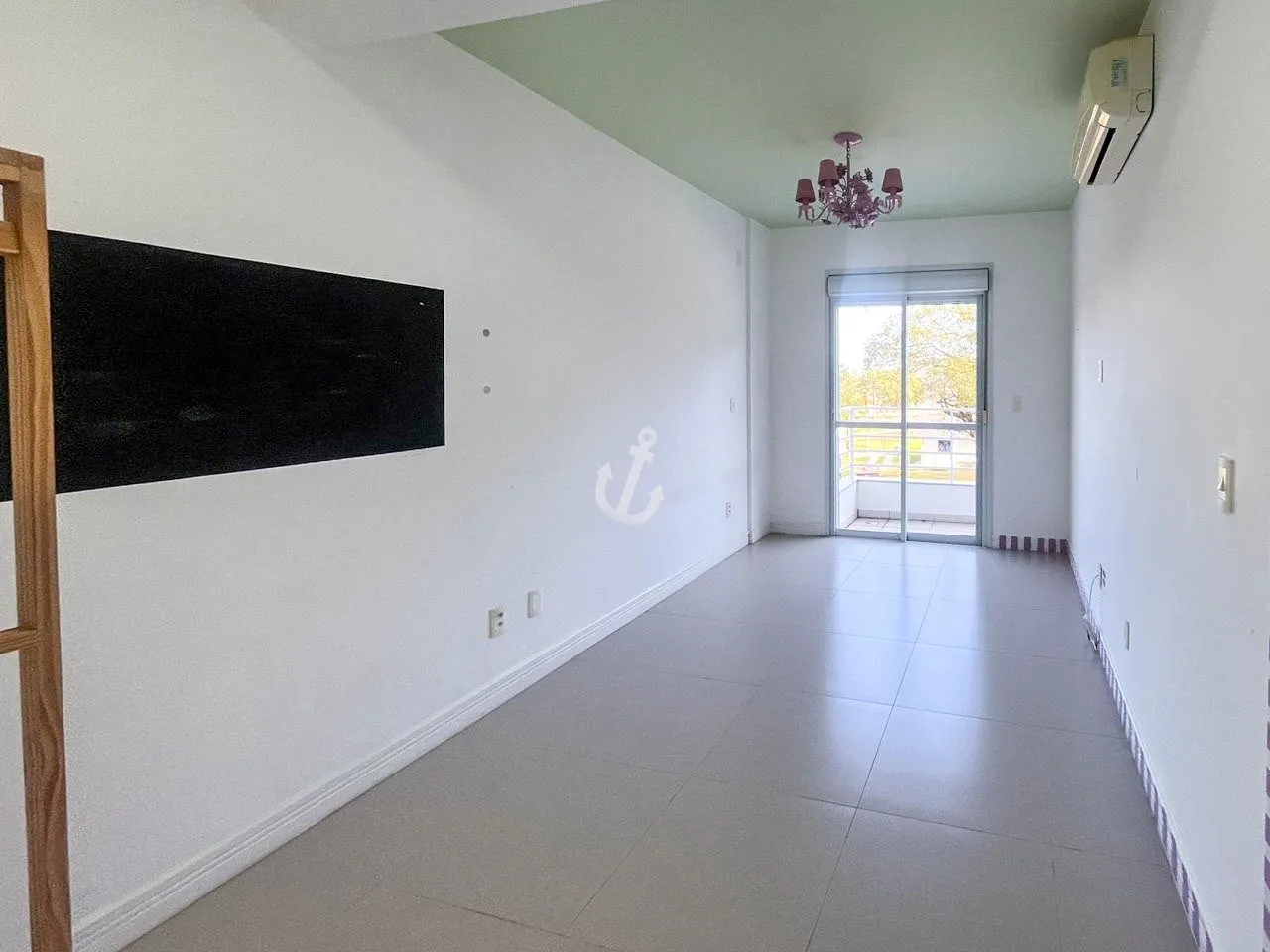 278 m² house with open kitchen and 3 en-suite bedrooms — photo 12