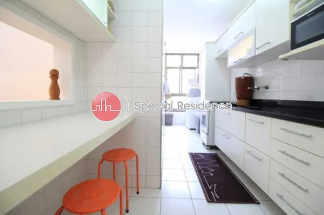 Apartamento mobiliado com 2 quartos e varanda de vidro — photo 2