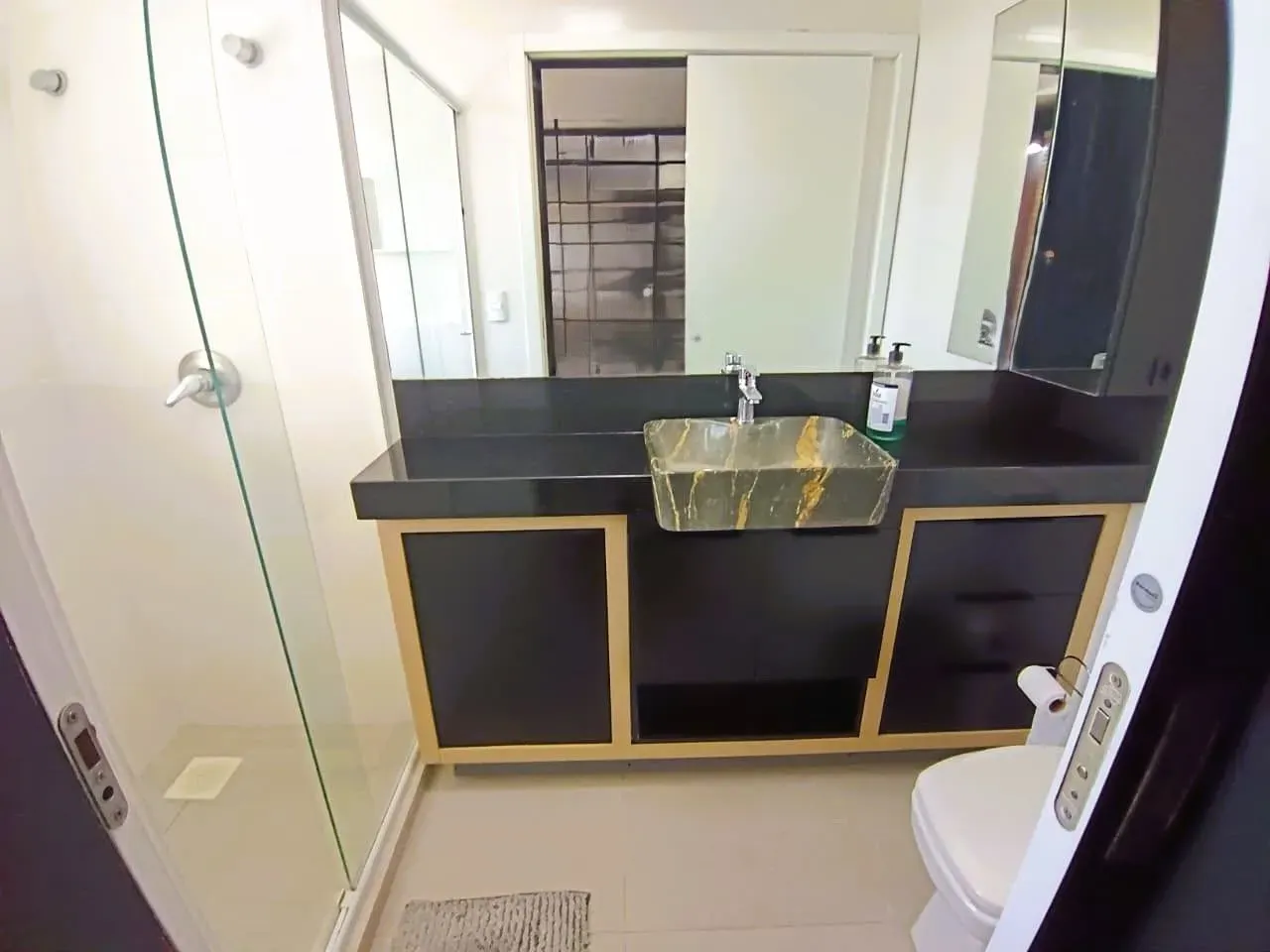 Furnished 96 m² apartment with private BBQ — photo 48