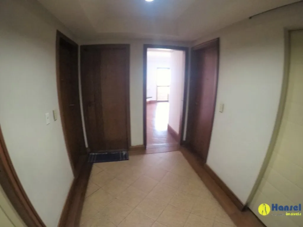 Apartamento de 3 quartos com cozinha a gás e varanda fechada — photo 23