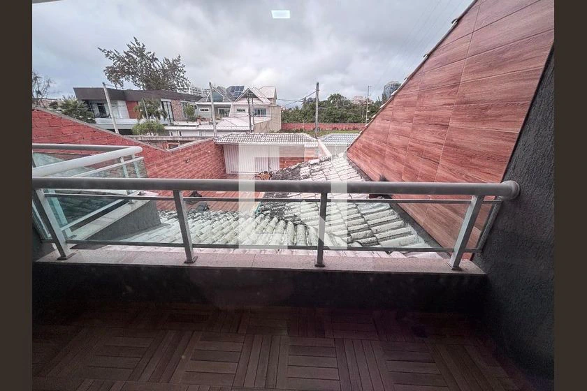 House with 4 en-suite bedrooms, 329 m² and 3 parking — photo 13