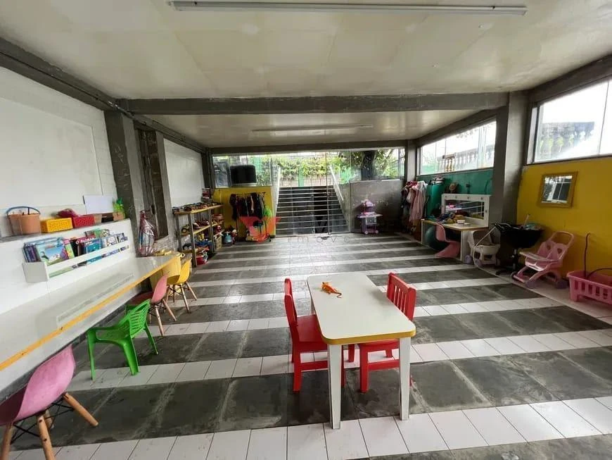 Невыверенный дом без мебели 400 м² с 7 спальнями и 7 местами — photo 8