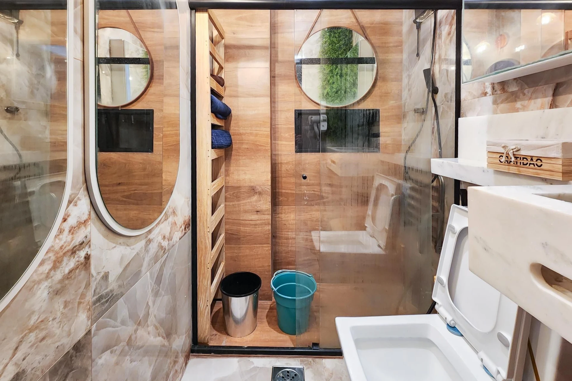 Estudio amueblado con 1 dormitorio y cocina abierta — photo 13