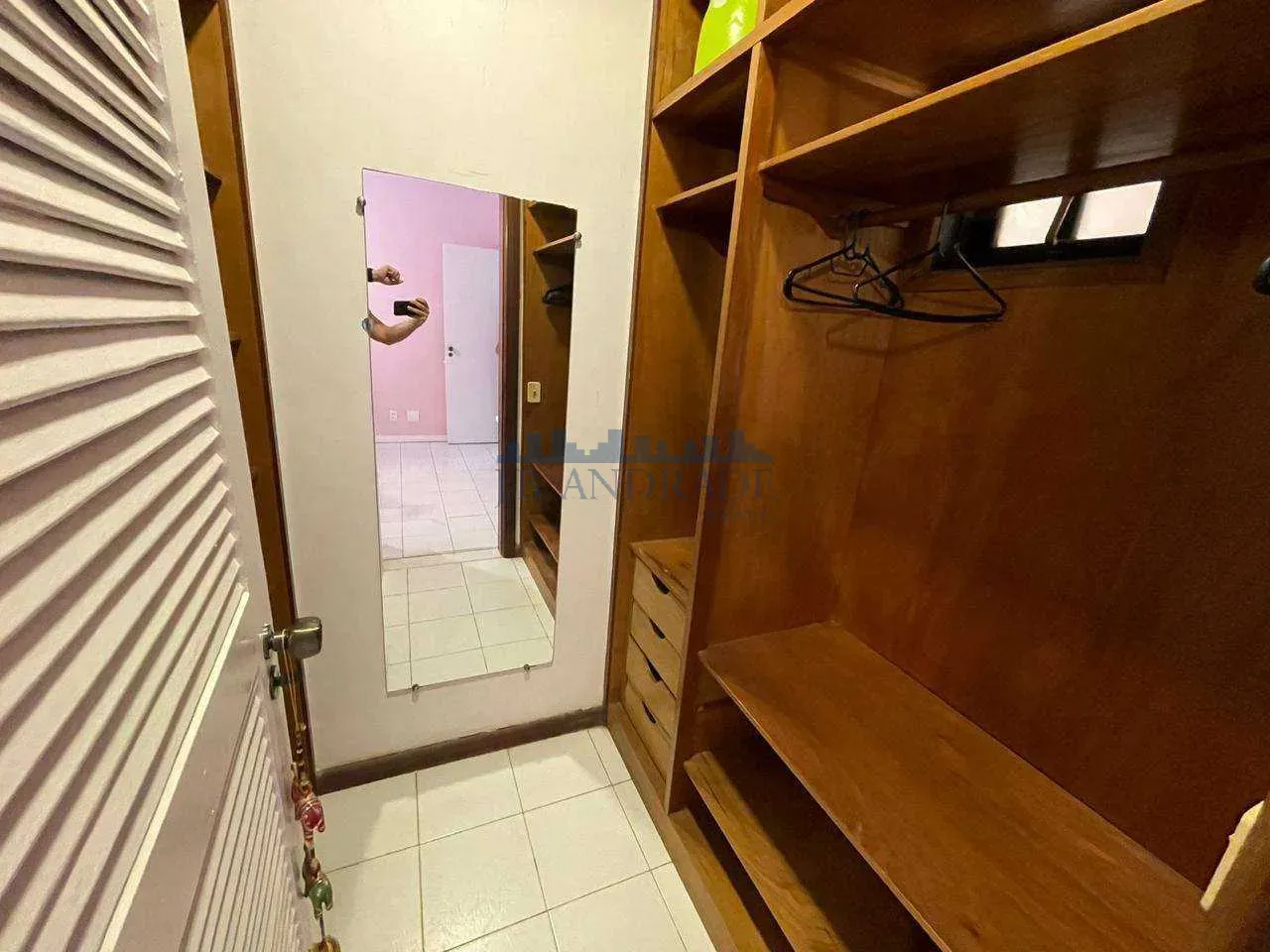 Casa com cozinha fechada e fogão a gás — photo 34