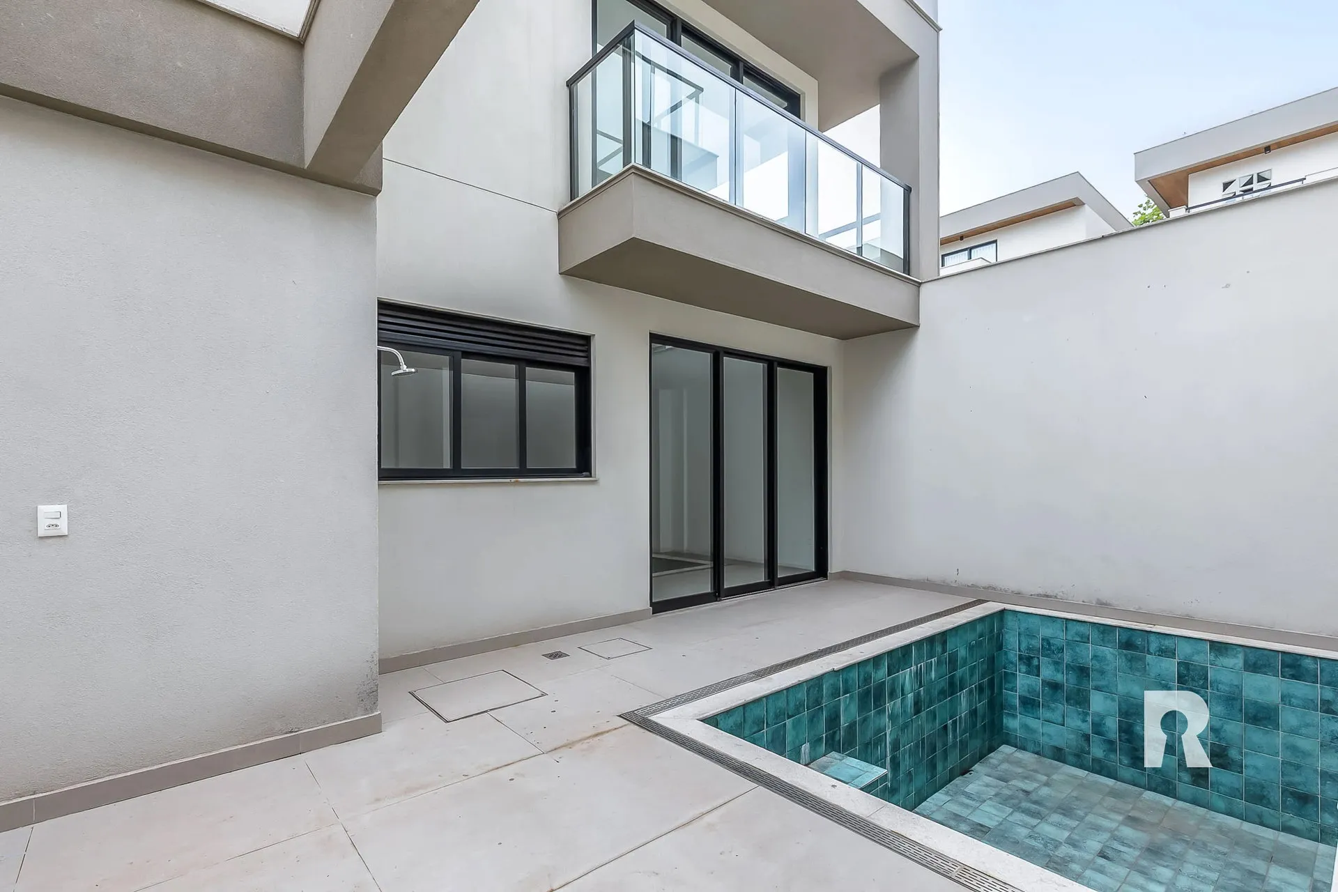 4-bedroom house, all with their own bathrooms, 337 m² — photo 11