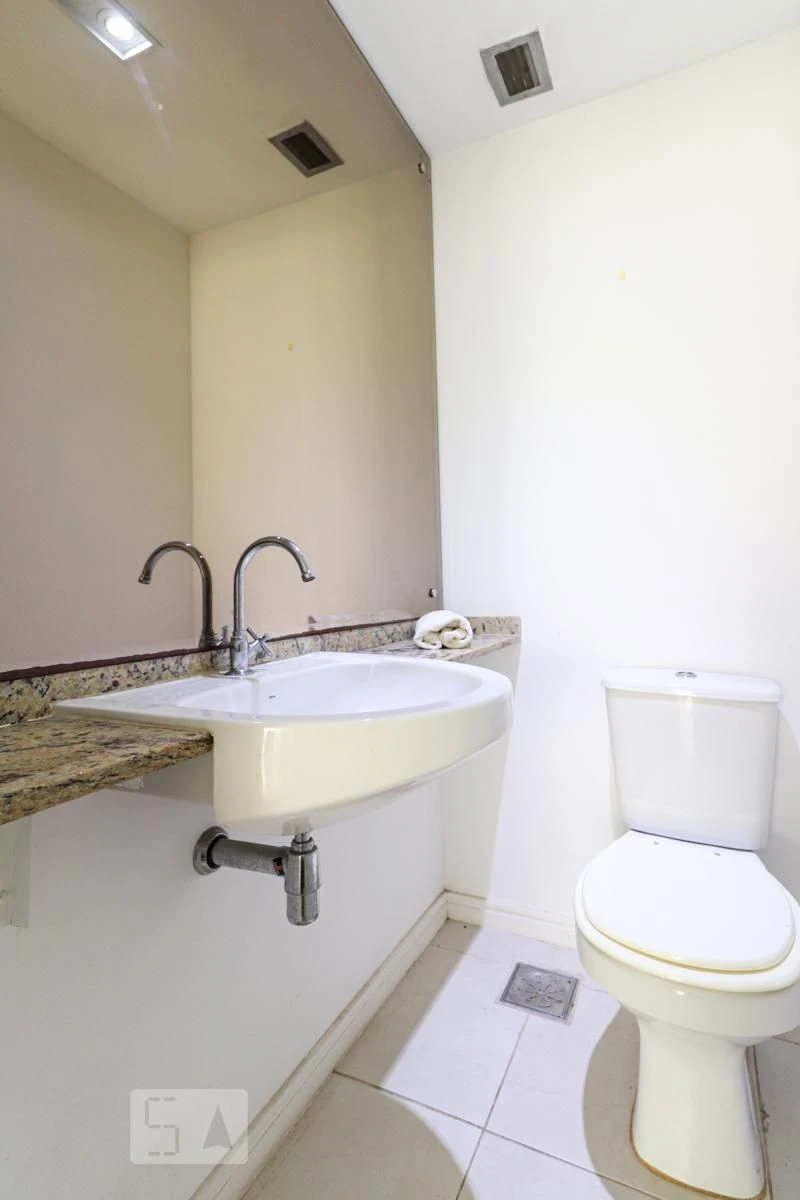 Rental apartment with 4 bedrooms and a glassed-in balcony — photo 45