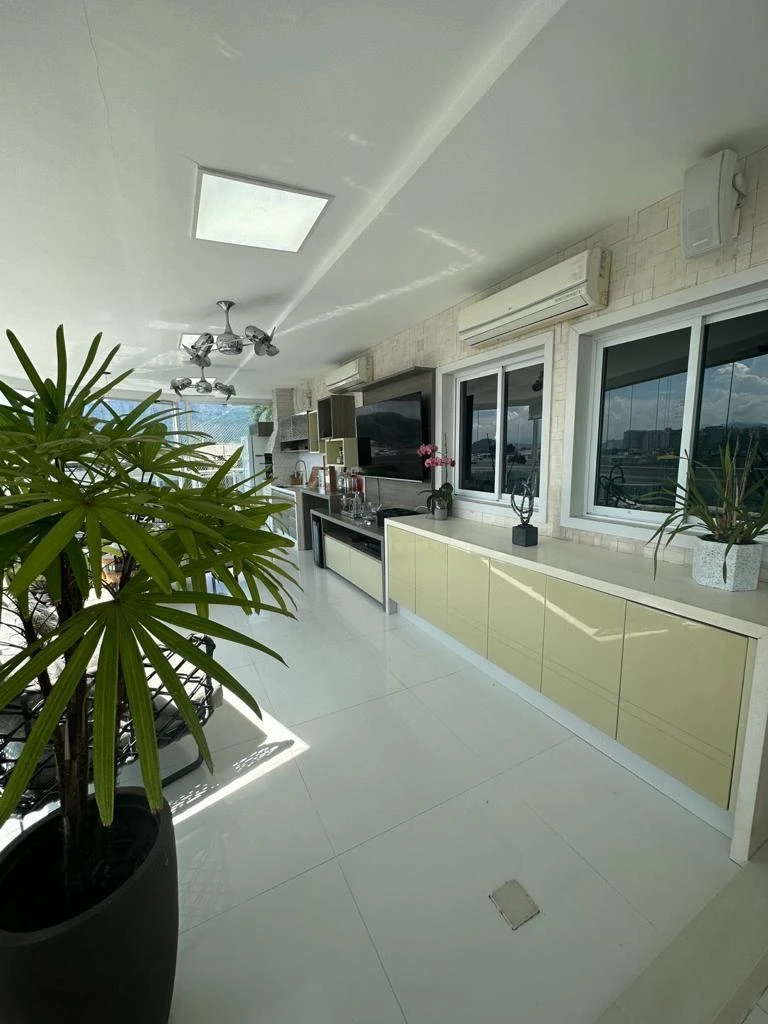 Furnished linear duplex with 200 m², 3 bedrooms — photo 2