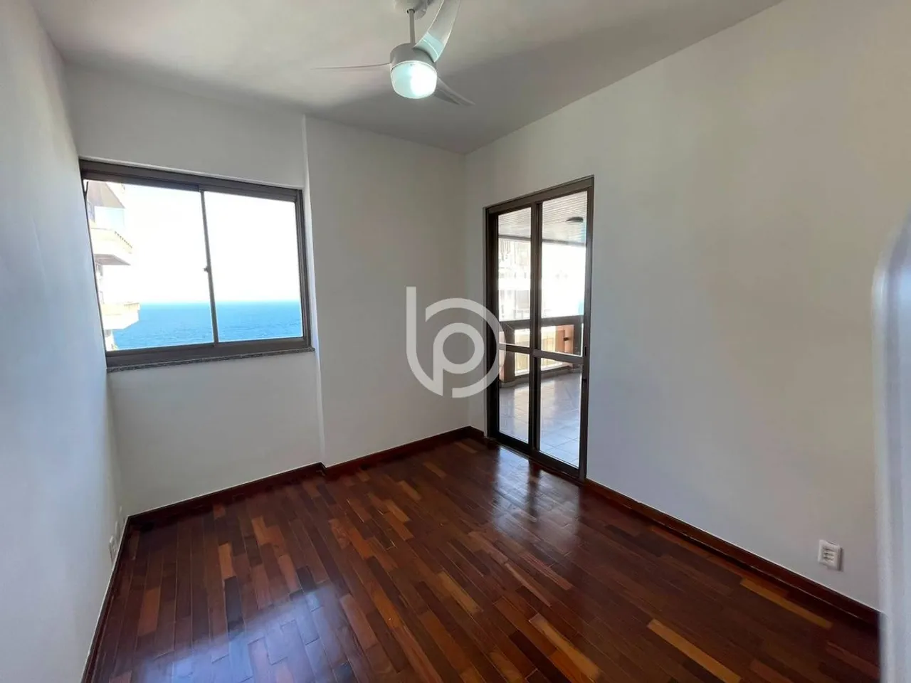 Rental apartment with 4 bedrooms and 4 bathrooms — photo 16